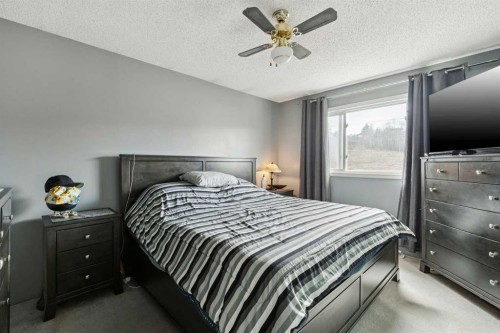 13811 Deer Run Boulevard Se, Calgary, AB - Indoor Photo Showing Bedroom