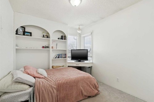 13811 Deer Run Boulevard Se, Calgary, AB - Indoor Photo Showing Bedroom