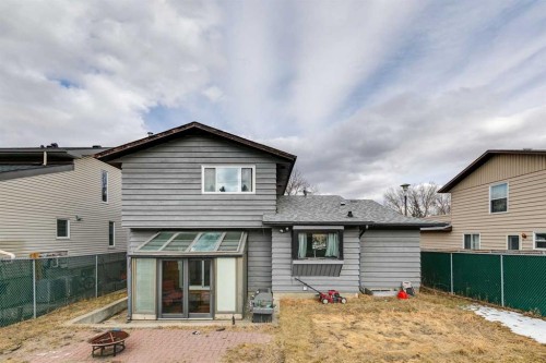 13811 Deer Run Boulevard Se, Calgary, AB - Outdoor With Exterior