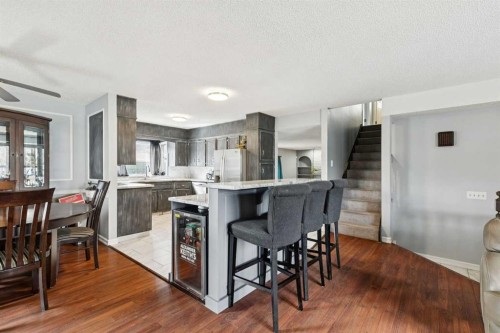 13811 Deer Run Boulevard Se, Calgary, AB - Indoor Photo Showing Dining Room