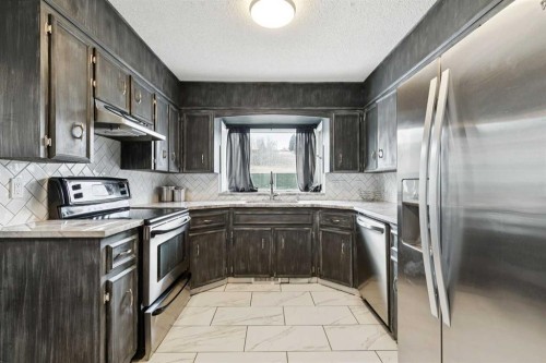 13811 Deer Run Boulevard Se, Calgary, AB - Indoor Photo Showing Kitchen With Stainless Steel Kitchen With Upgraded Kitchen