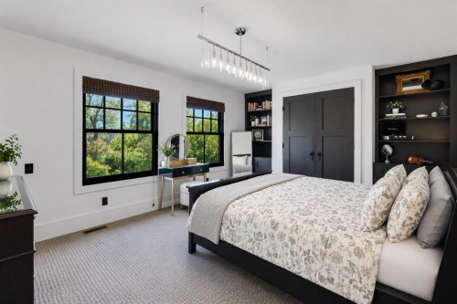 239 37 Avenue Sw, Calgary, AB - Indoor Photo Showing Bedroom