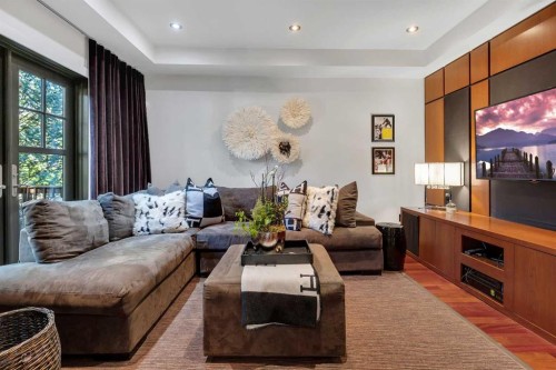 239 37 Avenue Sw, Calgary, AB - Indoor Photo Showing Living Room