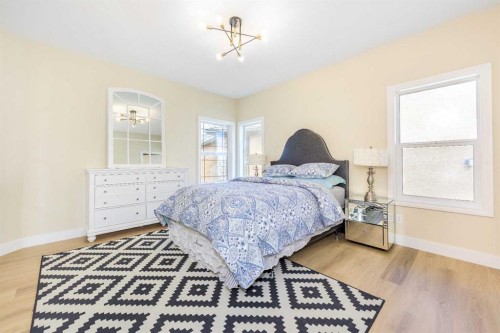 42 Royal Crest Point Nw, Calgary, AB - Indoor Photo Showing Bedroom