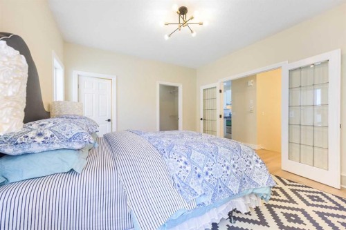 42 Royal Crest Point Nw, Calgary, AB - Indoor Photo Showing Bedroom