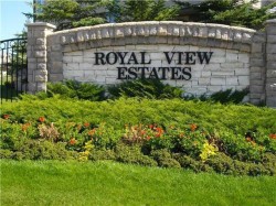 42 Royal Crest Point NW Calgary, AB T3G 5W5