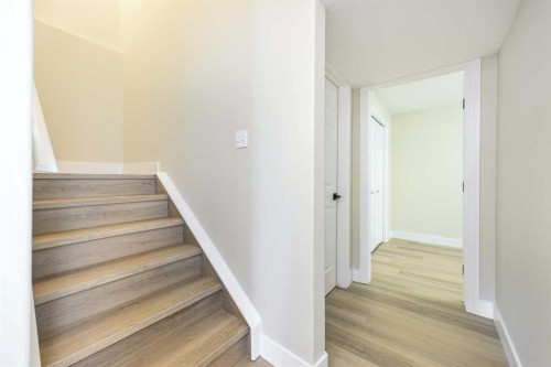 42 Royal Crest Point Nw, Calgary, AB - Indoor Photo Showing Other Room