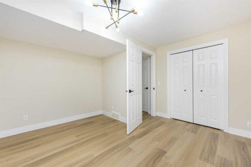 42 Royal Crest Point Nw, Calgary, AB - Indoor Photo Showing Other Room