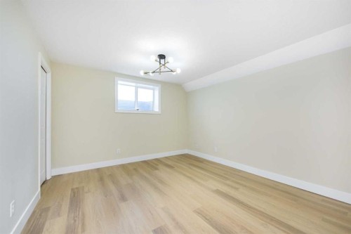 42 Royal Crest Point Nw, Calgary, AB - Indoor Photo Showing Other Room