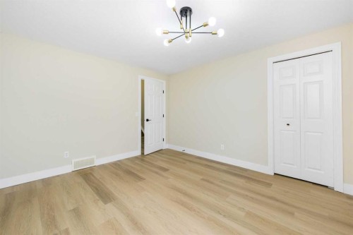 42 Royal Crest Point Nw, Calgary, AB - Indoor Photo Showing Other Room