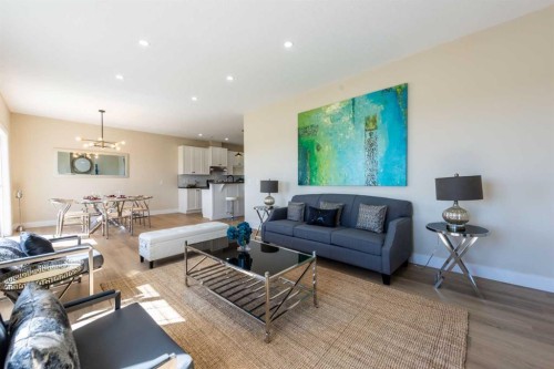 42 Royal Crest Point Nw, Calgary, AB - Indoor Photo Showing Living Room