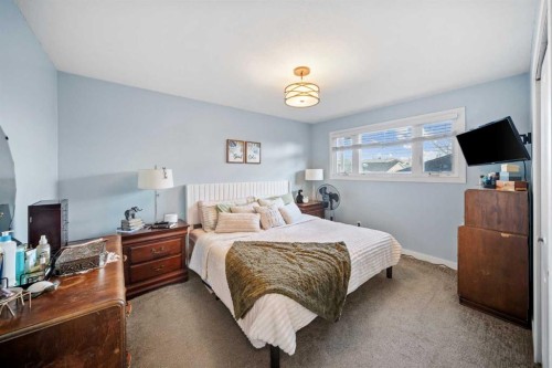 5516 Taylor Crescent Ne, Calgary, AB - Indoor Photo Showing Bedroom