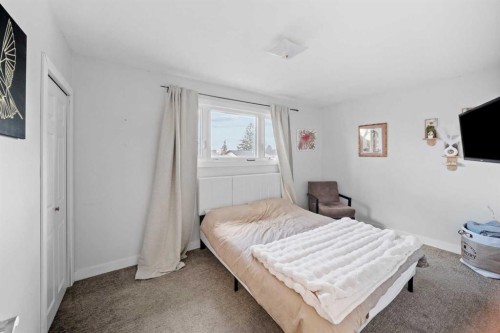 5516 Taylor Crescent Ne, Calgary, AB - Indoor Photo Showing Bedroom