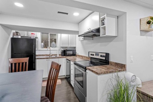 5516 Taylor Crescent Ne, Calgary, AB - Indoor Photo Showing Kitchen With Stainless Steel Kitchen