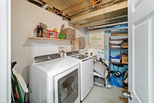 5516 Taylor Crescent Ne, Calgary, AB - Indoor Photo Showing Laundry Room