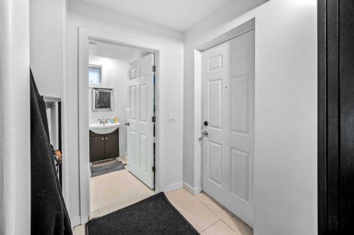 5516 Taylor Crescent Ne, Calgary, AB - Indoor Photo Showing Other Room