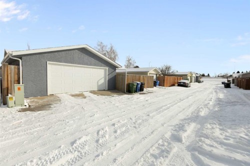 172 Rundlefield Crescent Ne, Calgary, AB - Outdoor