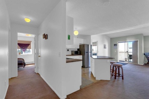 308-2000 Valleyview Park Se, Calgary, AB - Indoor Photo Showing Kitchen