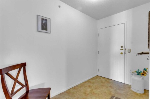 308-2000 Valleyview Park Se, Calgary, AB - Indoor Photo Showing Other Room