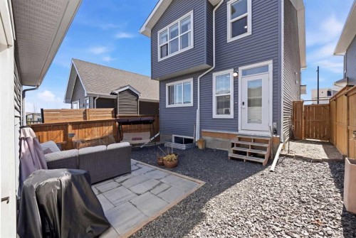 17 Precedence Glen, Cochrane, AB - Outdoor