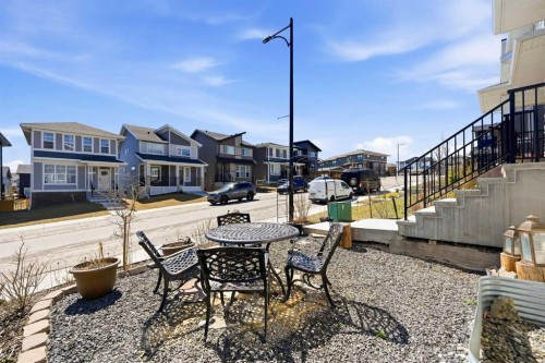 17 Precedence Glen, Cochrane, AB - Outdoor