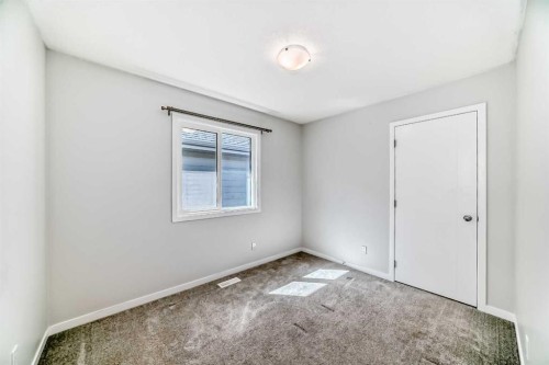 16 West Grove Link Sw, Calgary, AB - Indoor Photo Showing Other Room