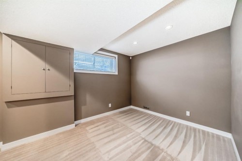 259 St Moritz Drive Sw, Calgary, AB - Indoor Photo Showing Other Room