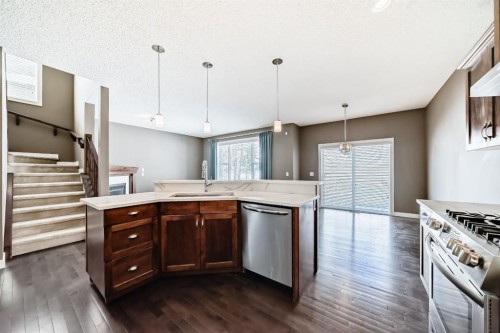 259 St Moritz Drive Sw, Calgary, AB - Indoor Photo Showing Kitchen