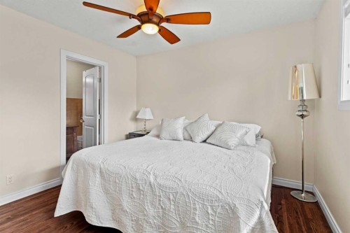 10311 Wapiti Drive Se, Calgary, AB - Indoor Photo Showing Bedroom