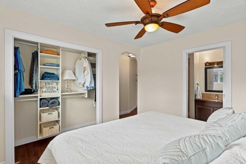 10311 Wapiti Drive Se, Calgary, AB - Indoor Photo Showing Bedroom