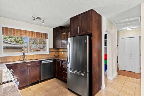 10311 Wapiti Drive Se, Calgary, AB - Indoor Photo Showing Kitchen With Double Sink