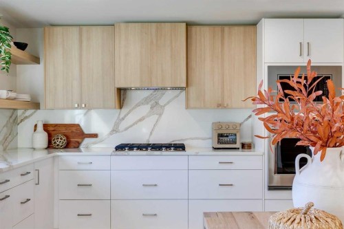 419 Parkview Crescent Se, Calgary, AB - Indoor Photo Showing Kitchen