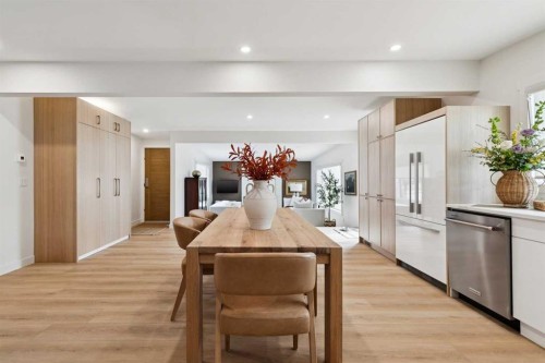 419 Parkview Crescent Se, Calgary, AB - Indoor Photo Showing Kitchen