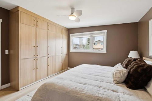 419 Parkview Crescent Se, Calgary, AB - Indoor Photo Showing Bedroom