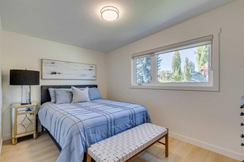 419 Parkview Crescent Se, Calgary, AB - Indoor Photo Showing Bedroom