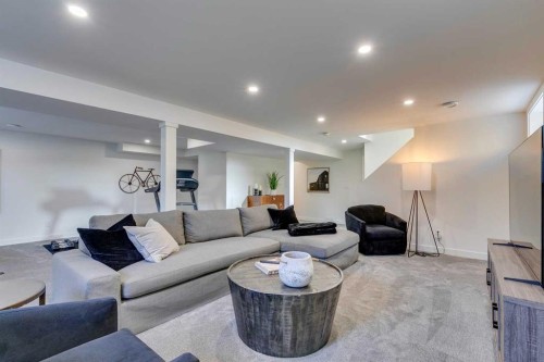 419 Parkview Crescent Se, Calgary, AB - Indoor Photo Showing Living Room