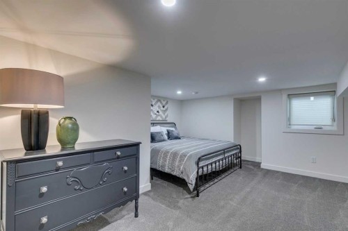 419 Parkview Crescent Se, Calgary, AB - Indoor Photo Showing Bedroom