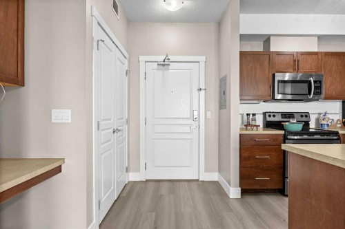 407-2300 Evanston Square Nw, Calgary, AB - Indoor Photo Showing Kitchen