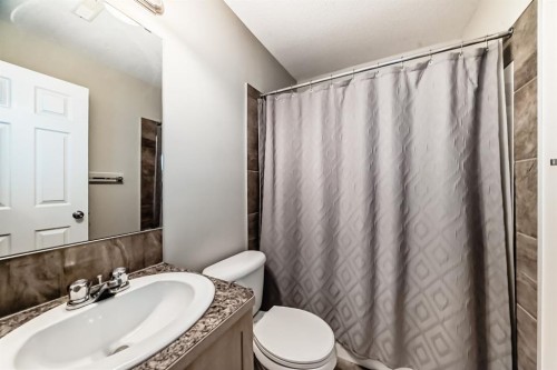 111 Ranch Ridge Meadow, Strathmore, AB - Indoor Photo Showing Bathroom