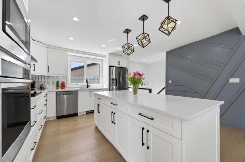 268 Silver Brook Way Nw, Calgary, AB - Indoor Photo Showing Kitchen With Upgraded Kitchen