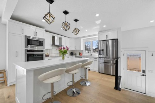 268 Silver Brook Way Nw, Calgary, AB - Indoor Photo Showing Kitchen With Upgraded Kitchen