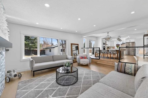 268 Silver Brook Way Nw, Calgary, AB - Indoor Photo Showing Living Room