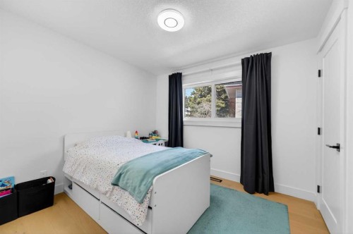 268 Silver Brook Way Nw, Calgary, AB - Indoor Photo Showing Bedroom