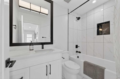 268 Silver Brook Way Nw, Calgary, AB - Indoor Photo Showing Bathroom
