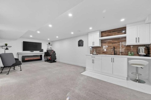 268 Silver Brook Way Nw, Calgary, AB - Indoor Photo Showing Other Room
