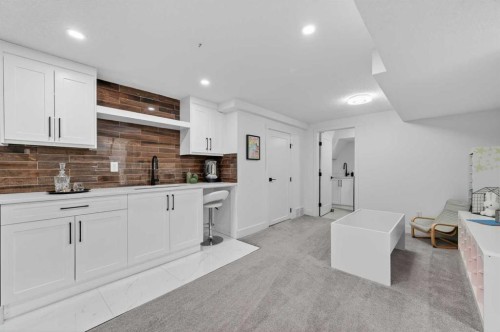 268 Silver Brook Way Nw, Calgary, AB - Indoor Photo Showing Kitchen