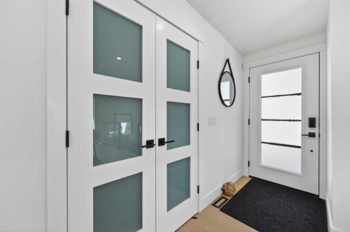 268 Silver Brook Way Nw, Calgary, AB - Indoor Photo Showing Other Room