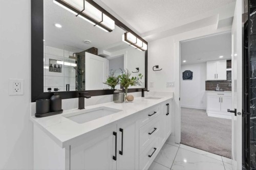 268 Silver Brook Way Nw, Calgary, AB - Indoor Photo Showing Bathroom