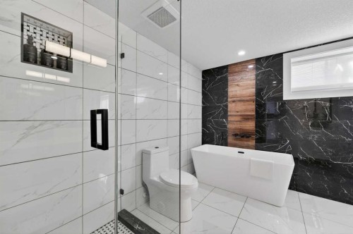 268 Silver Brook Way Nw, Calgary, AB - Indoor Photo Showing Bathroom