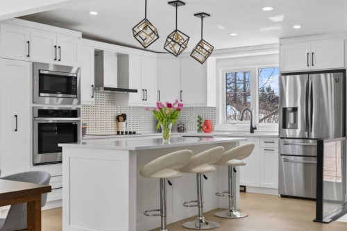 268 Silver Brook Way Nw, Calgary, AB - Indoor Photo Showing Kitchen With Upgraded Kitchen